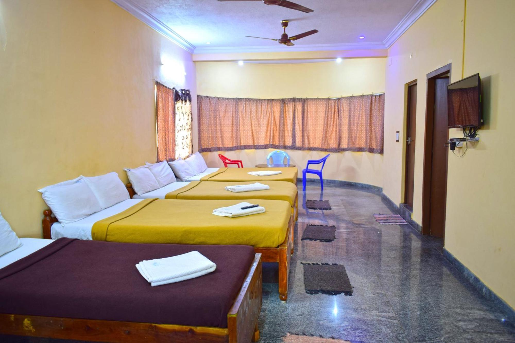 Dolphin Resort Yelagiri Extérieur photo