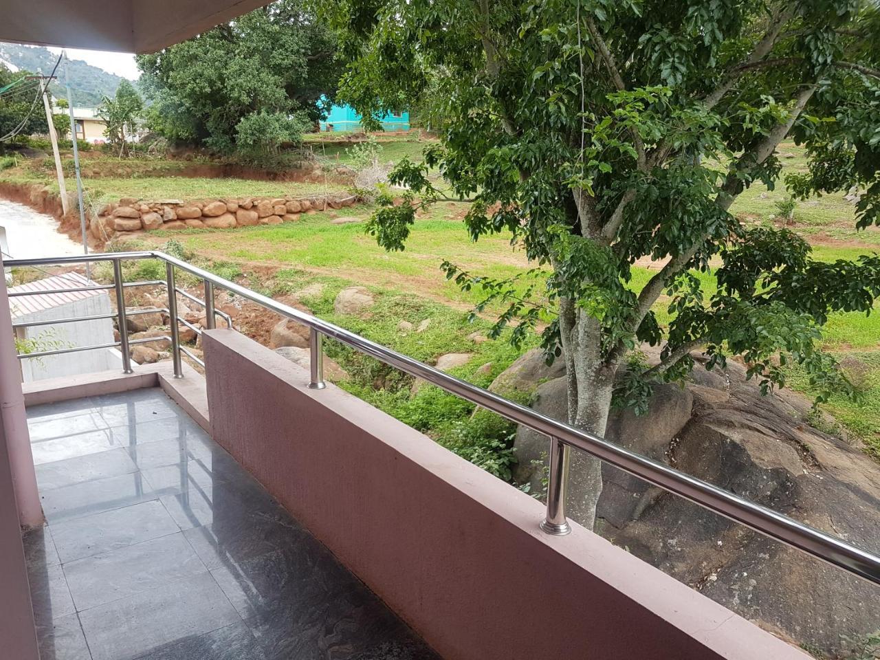 Dolphin Resort Yelagiri Extérieur photo