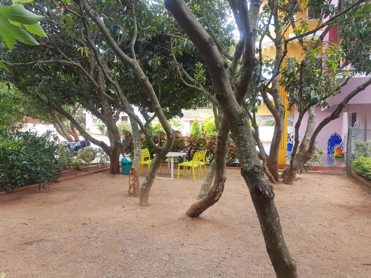 Dolphin Resort Yelagiri Extérieur photo