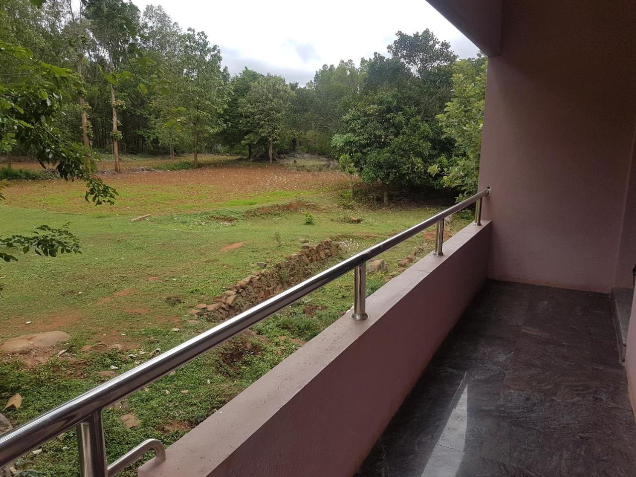 Dolphin Resort Yelagiri Extérieur photo