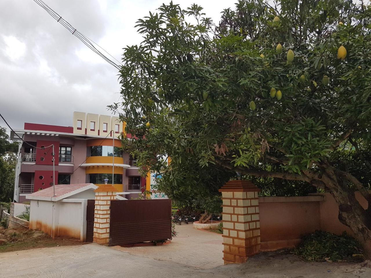 Dolphin Resort Yelagiri Extérieur photo
